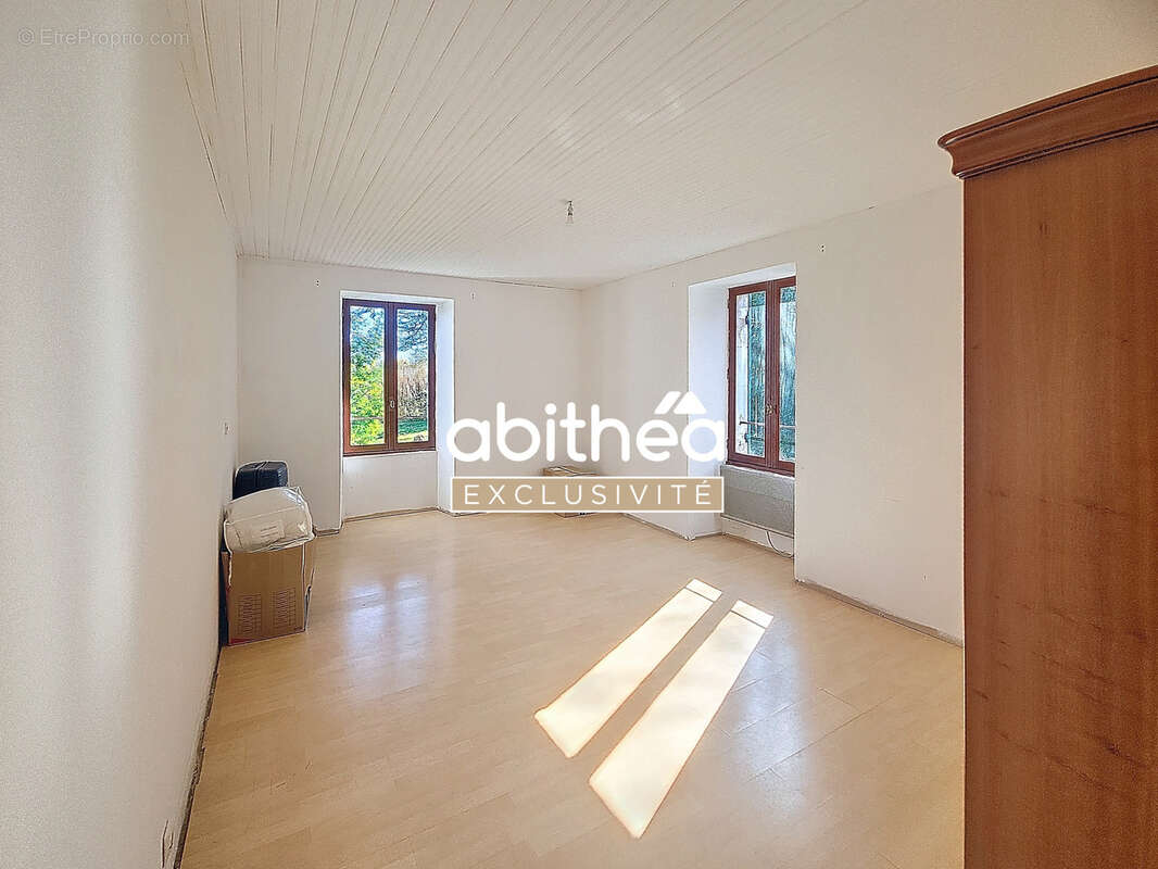 Maison à SAINT-GENIS-DE-SAINTONGE