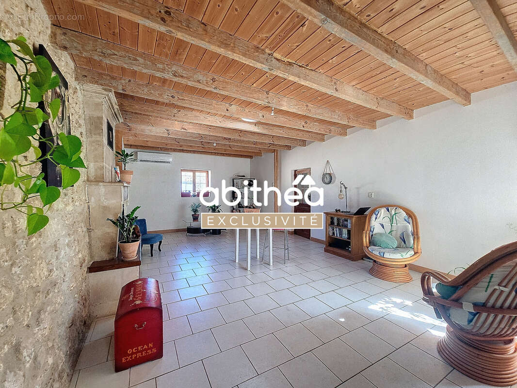 Maison à SAINT-GENIS-DE-SAINTONGE