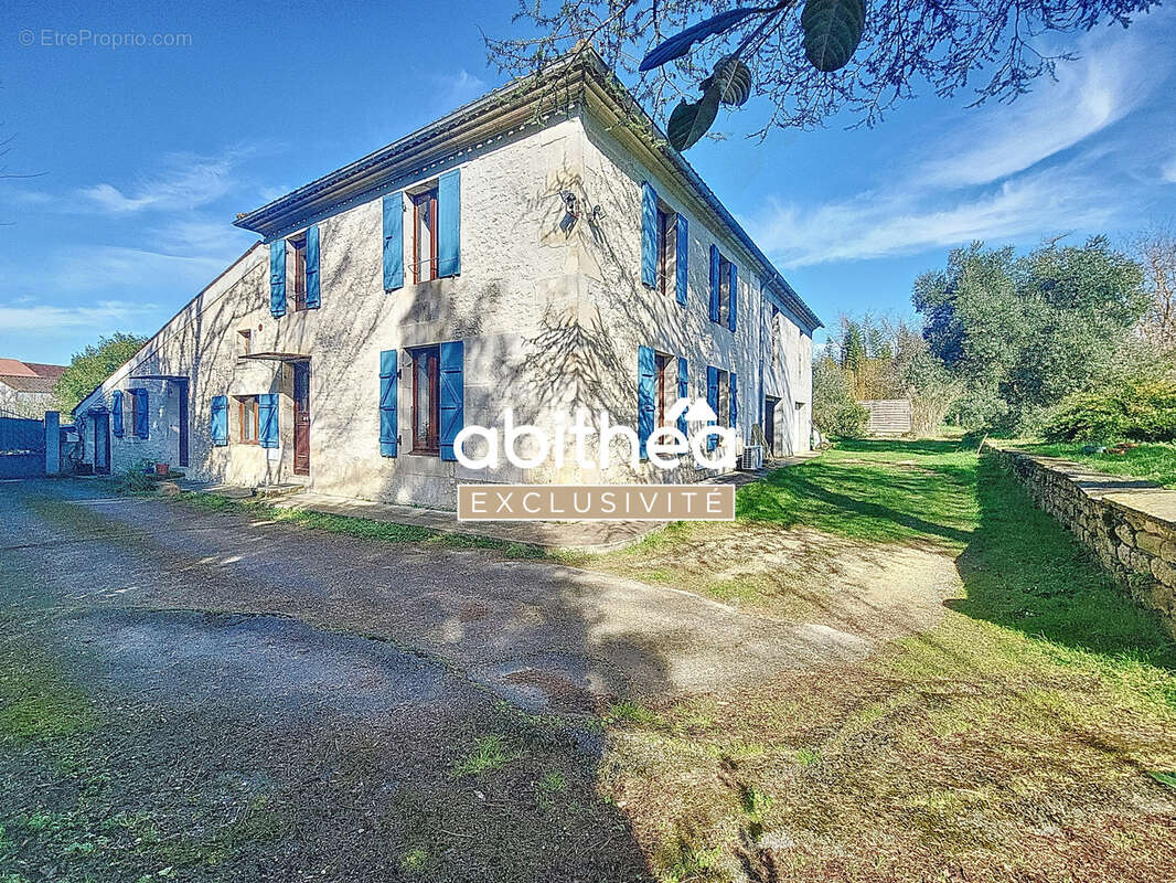 Maison à SAINT-GENIS-DE-SAINTONGE