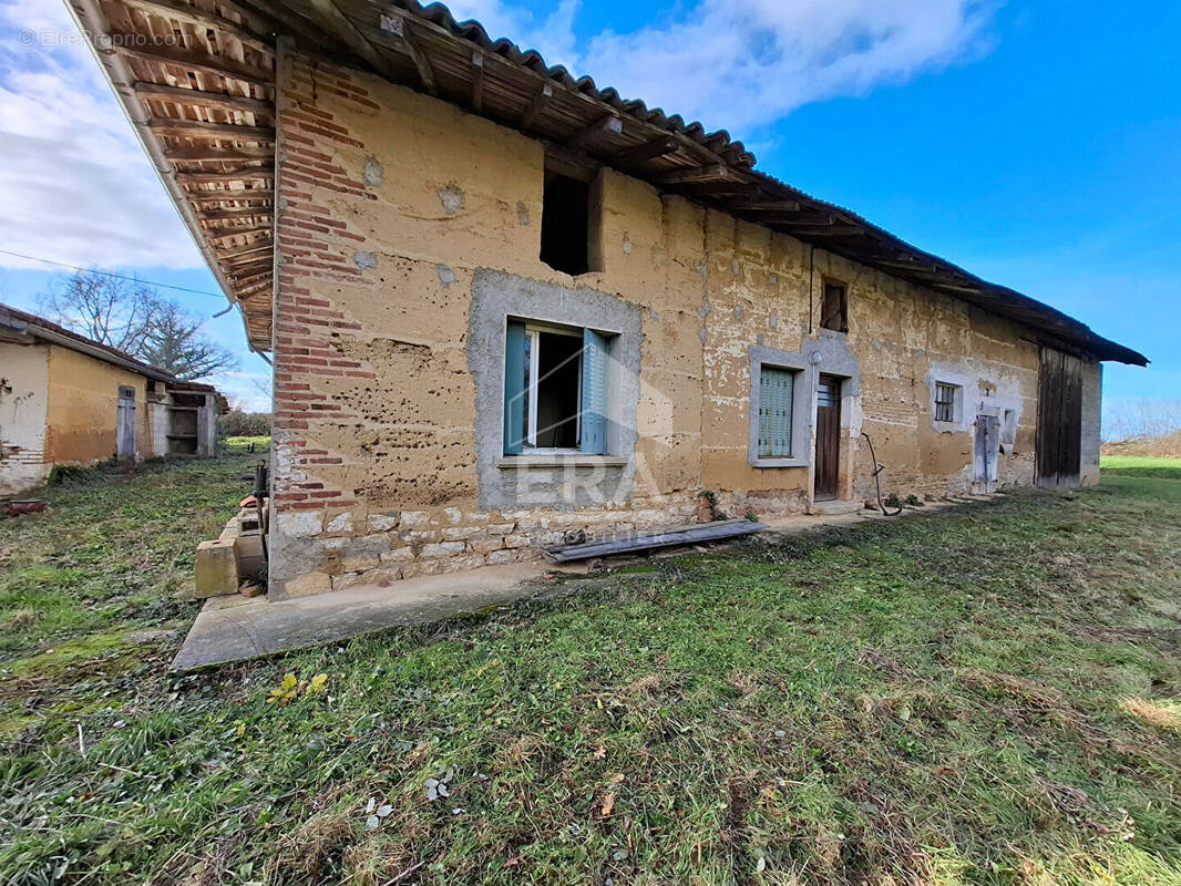 Maison à MONTREVEL-EN-BRESSE