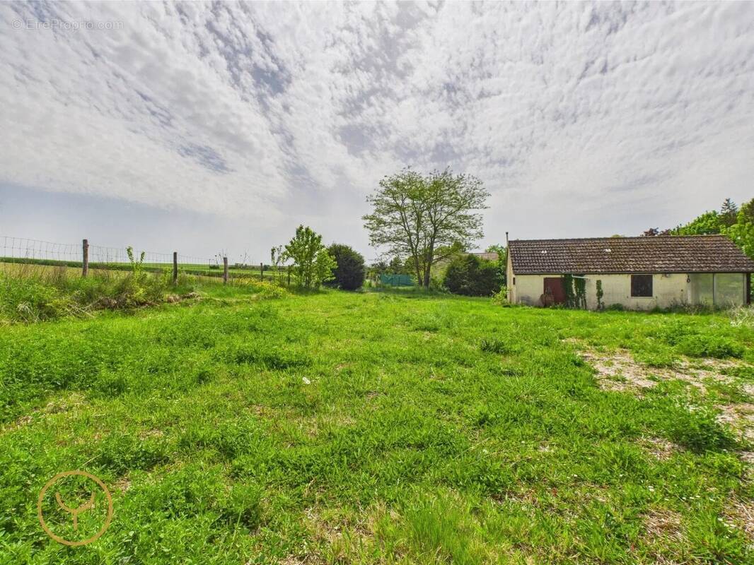 Terrain à SOLIGNY-LES-ETANGS
