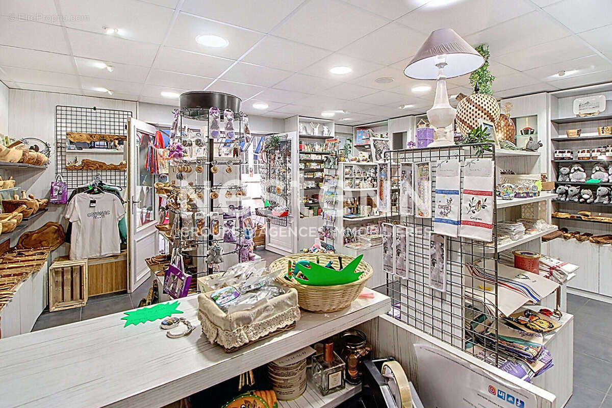 Commerce à COTIGNAC