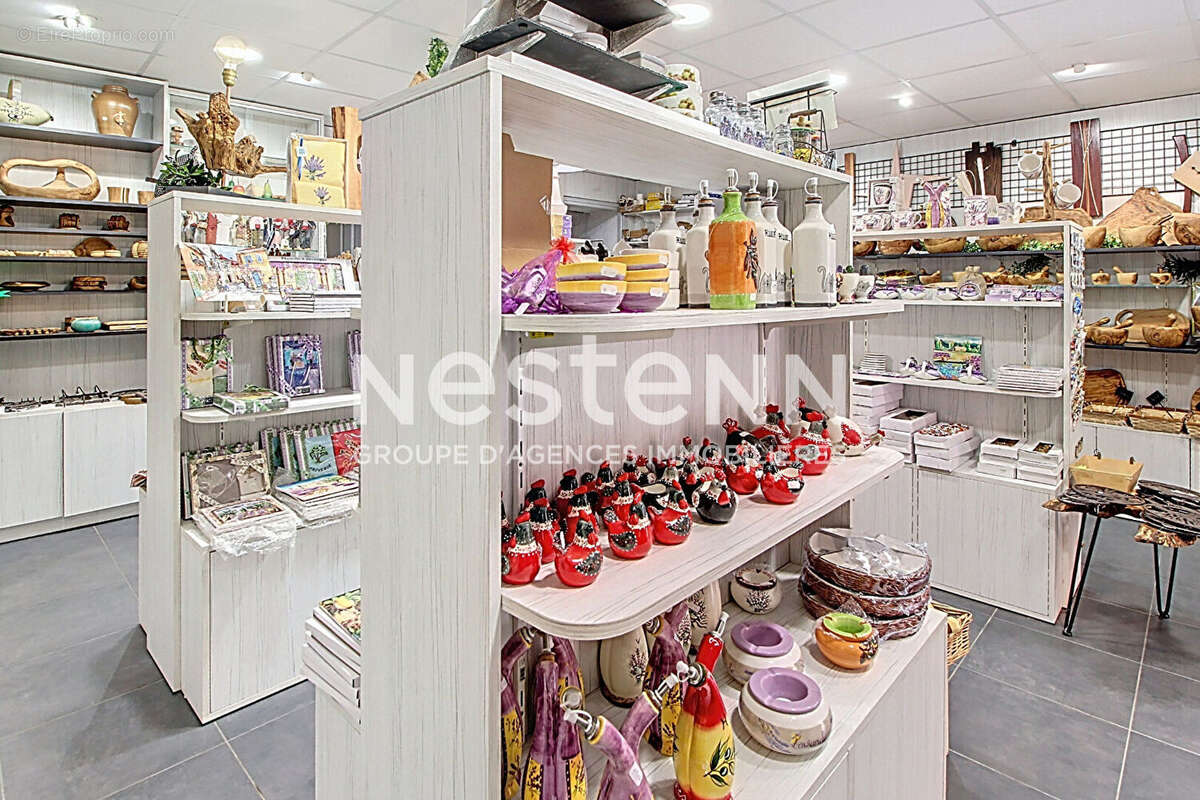 Commerce à COTIGNAC