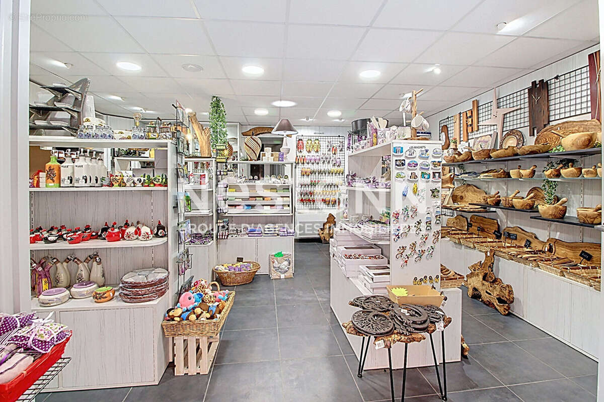 Commerce à COTIGNAC