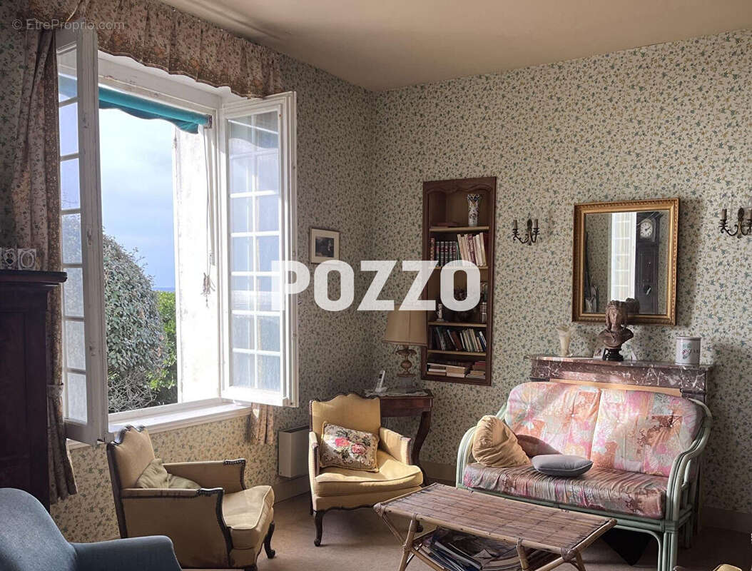 Maison à JULLOUVILLE