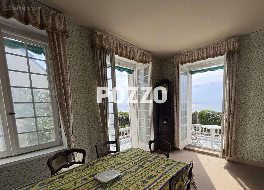 Maison à JULLOUVILLE