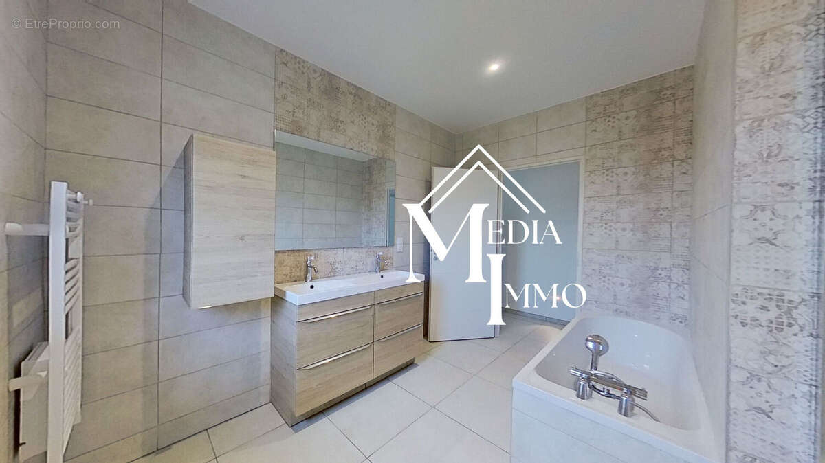 Maison à MAZEROLLES