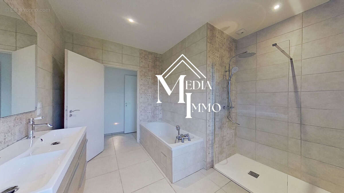 Maison à MAZEROLLES