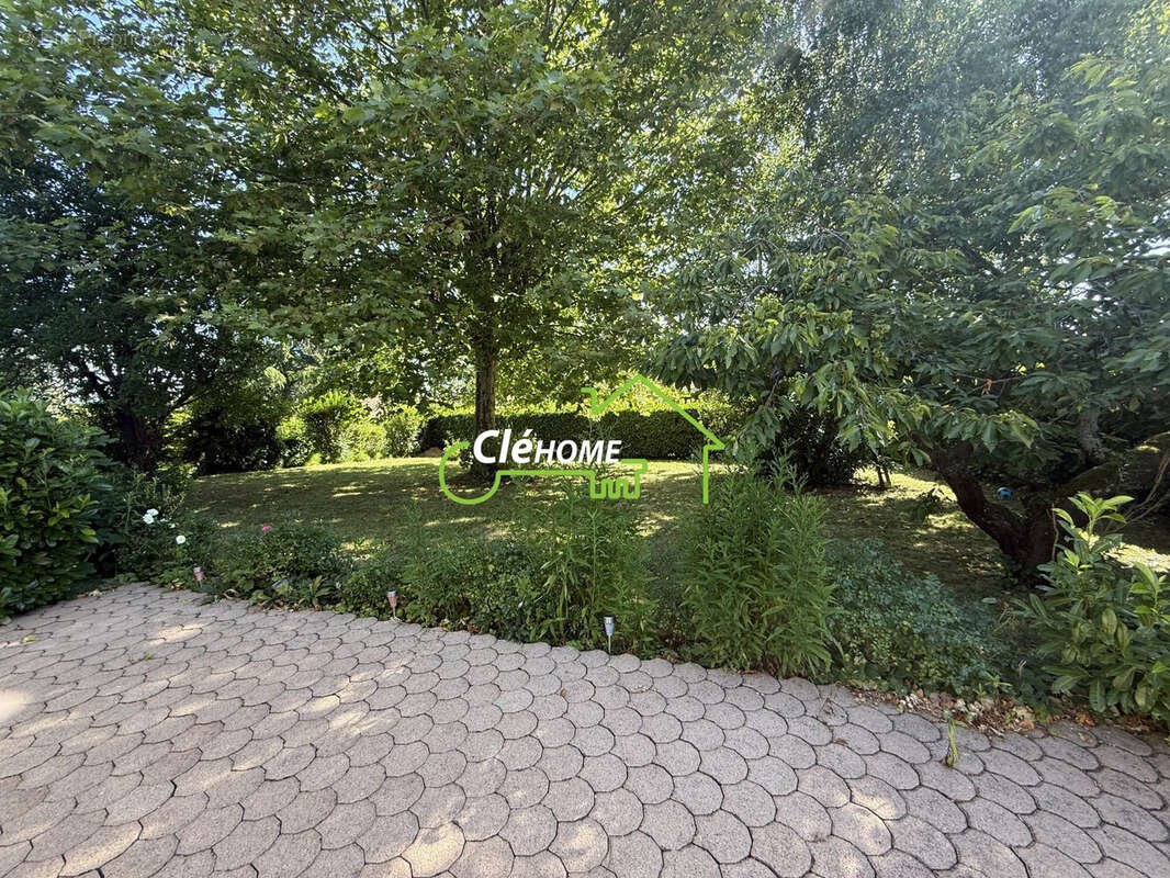 Maison à LA TOUR-DE-SALVAGNY