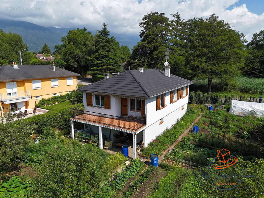 Maison à SAINT-GENIS-POUILLY