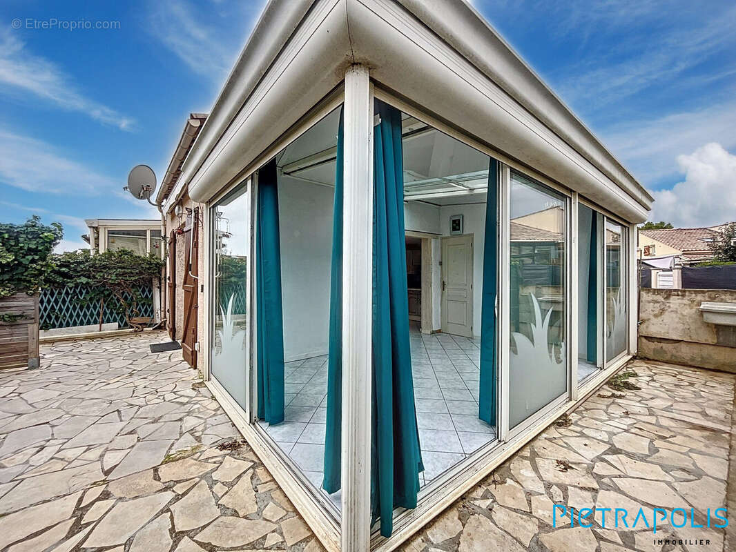 Maison à VIC-LA-GARDIOLE