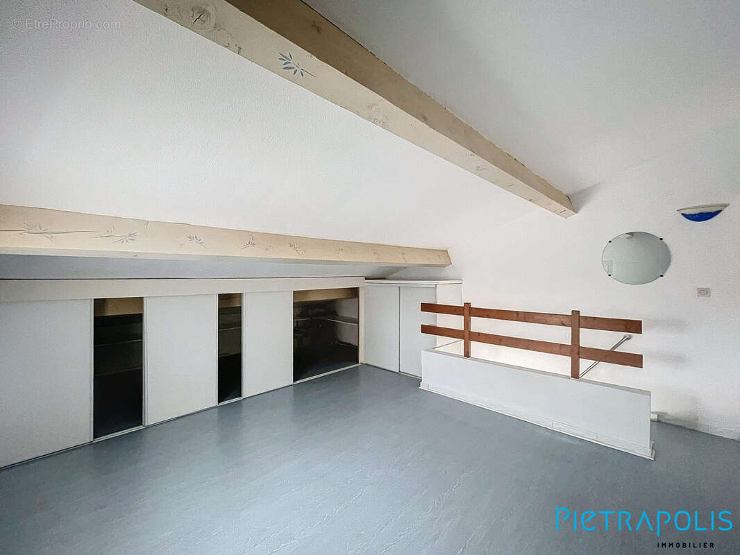 Maison à VIC-LA-GARDIOLE