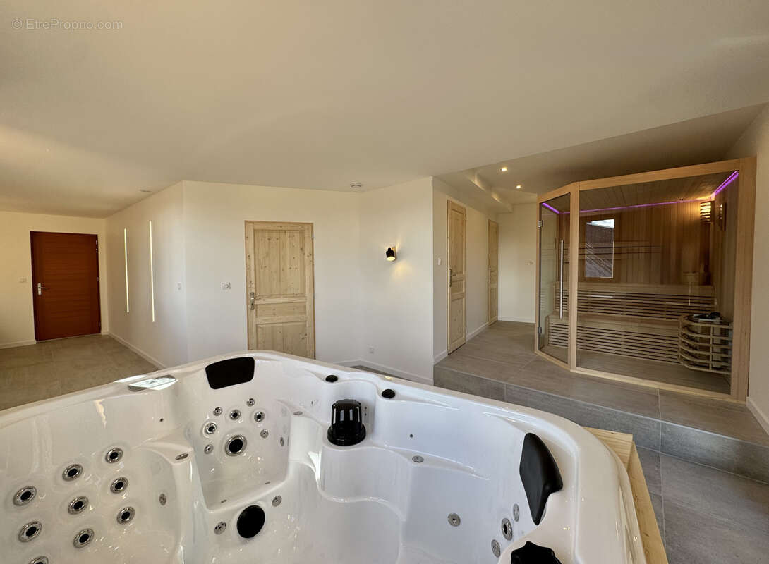 Maison à FONTCOUVERTE-LA-TOUSSUIRE