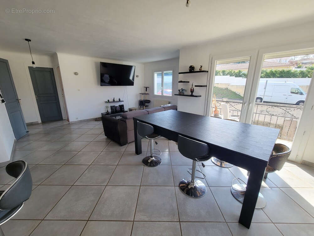 Maison à SALAISE-SUR-SANNE