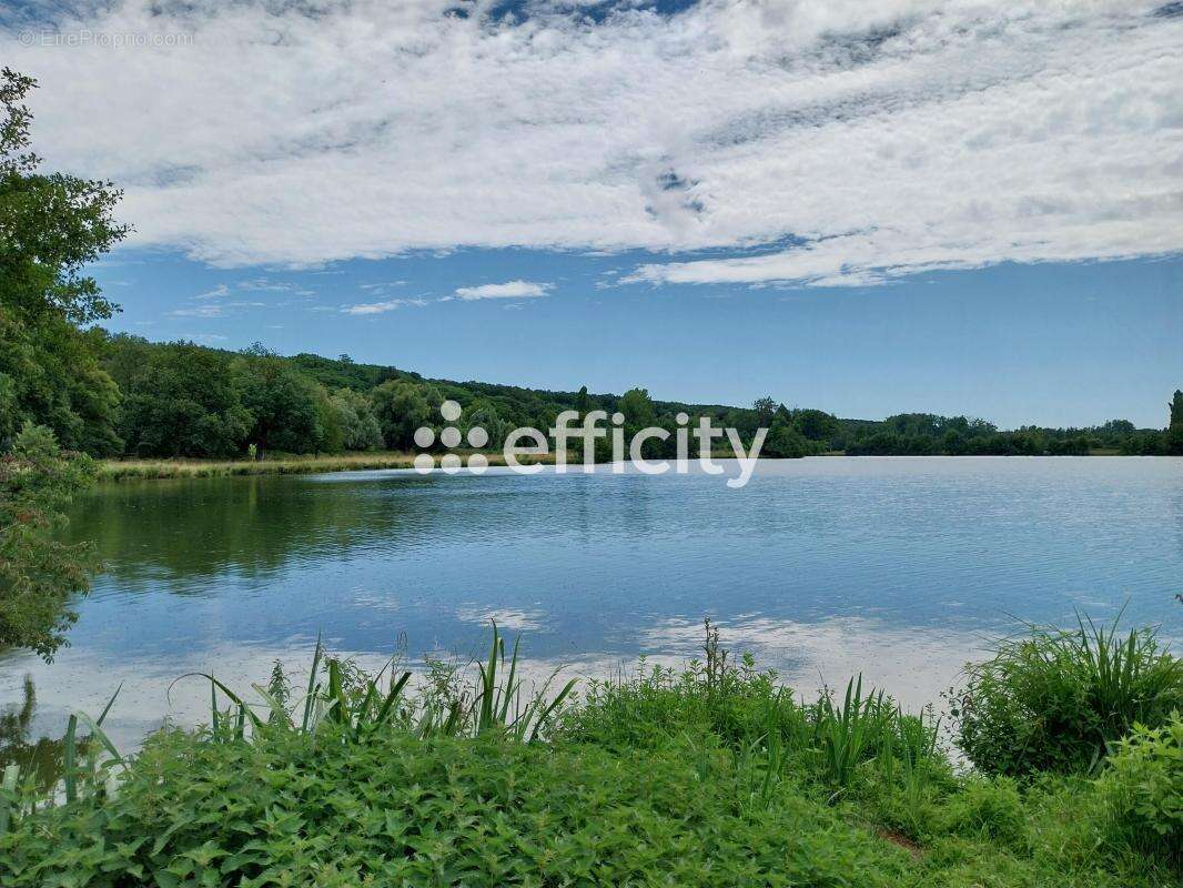 Terrain à SAINT-PIAT