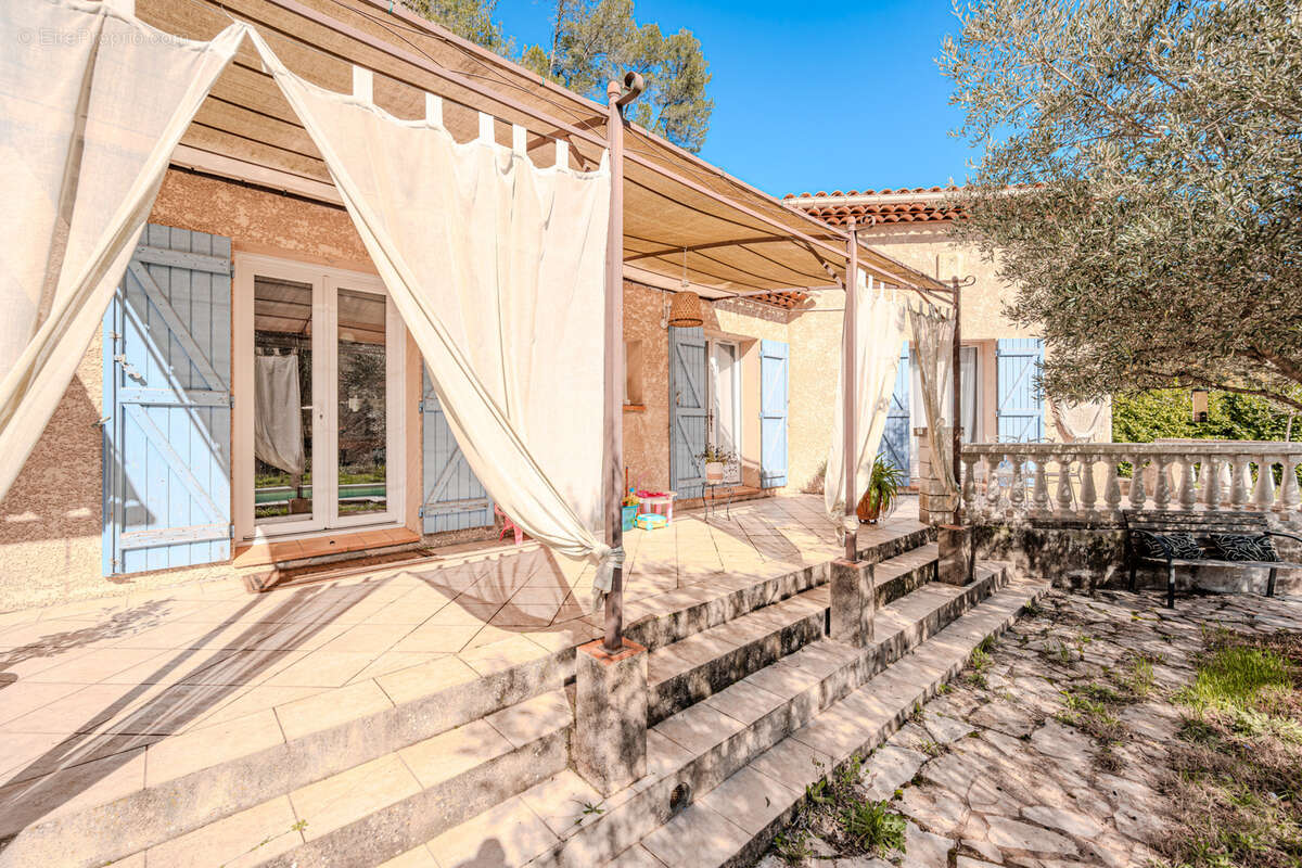 Maison à SOLLIES-TOUCAS