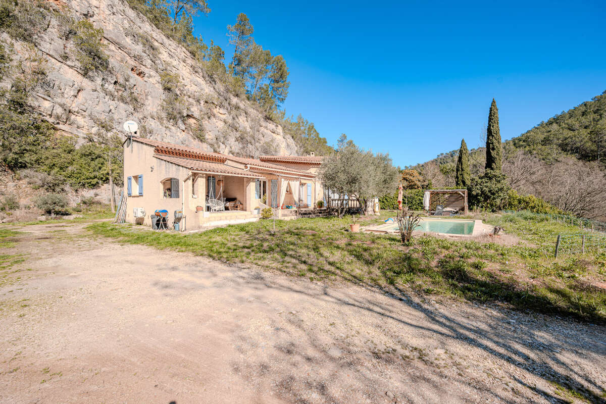 Maison à SOLLIES-TOUCAS