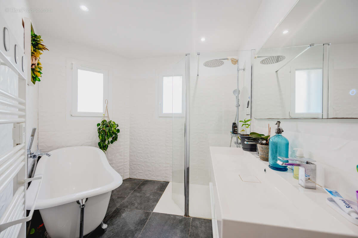 Maison à SOLLIES-TOUCAS