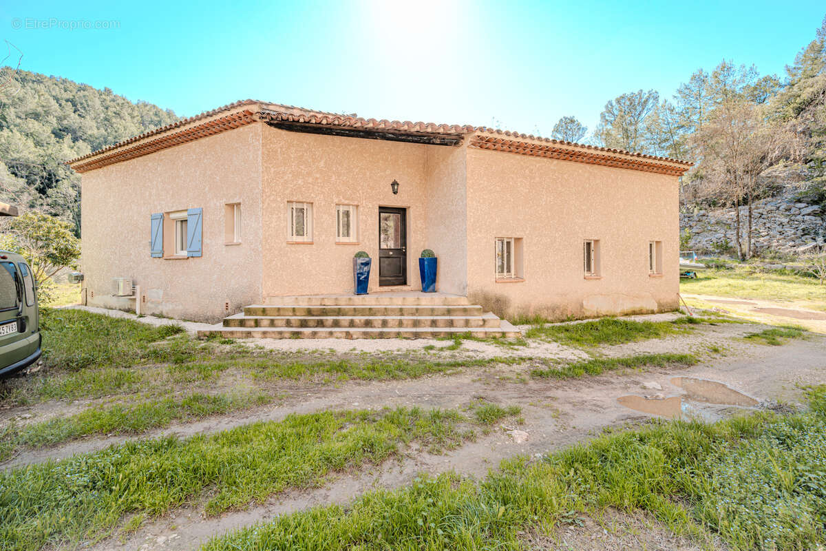 Maison à SOLLIES-TOUCAS