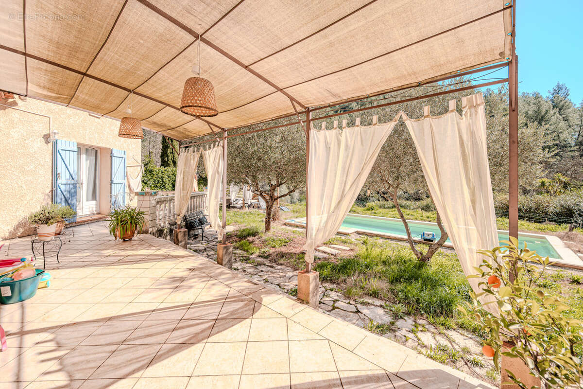 Maison à SOLLIES-TOUCAS