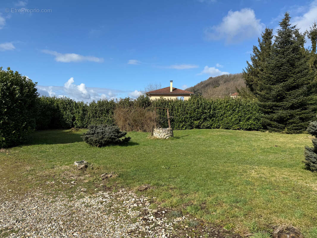 Terrain à SAINT-CHEF