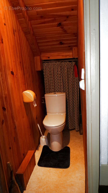 Maison à AINAY-LE-CHATEAU