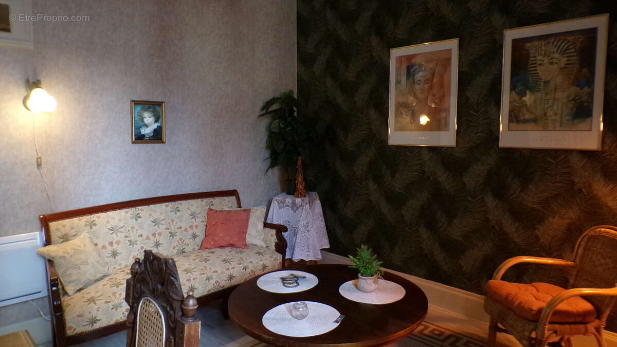 Maison à AINAY-LE-CHATEAU