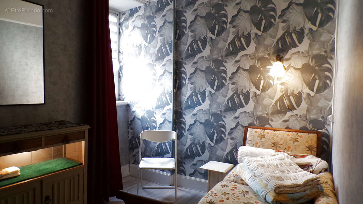 Maison à AINAY-LE-CHATEAU