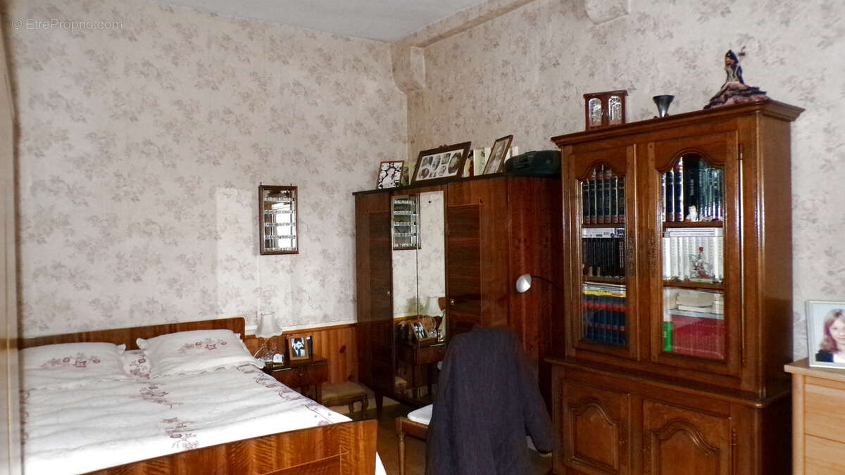 Maison à AINAY-LE-CHATEAU