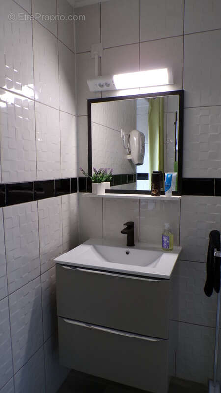 Maison à AINAY-LE-CHATEAU