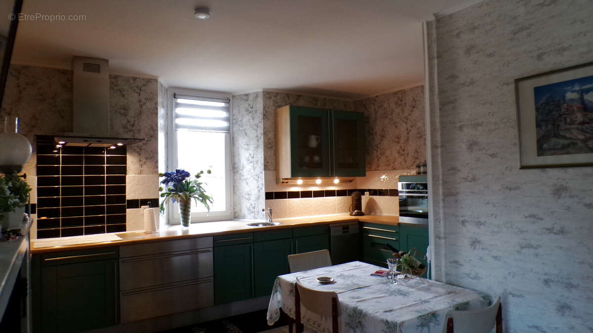 Maison à AINAY-LE-CHATEAU