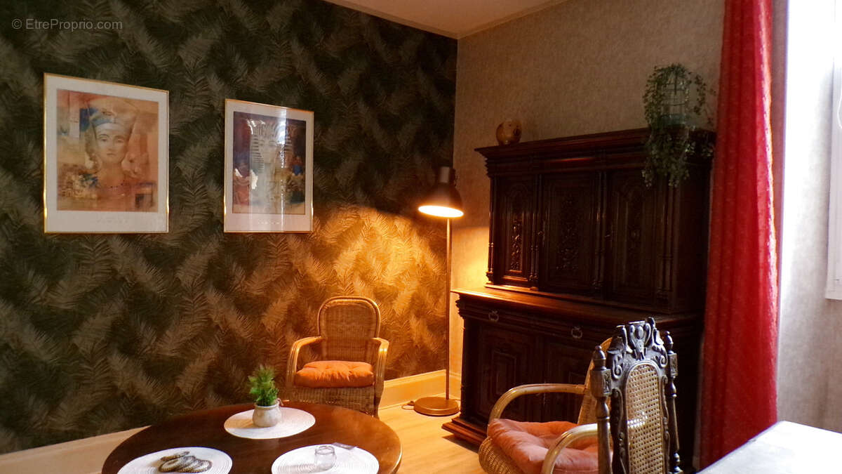 Maison à AINAY-LE-CHATEAU