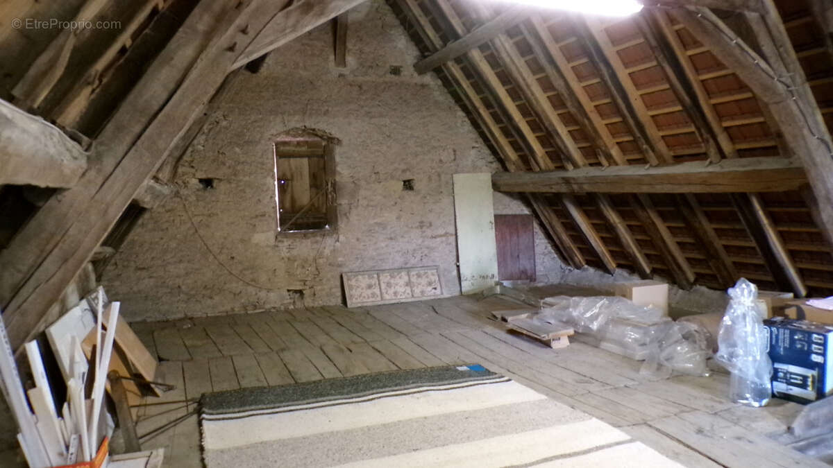 Maison à AINAY-LE-CHATEAU