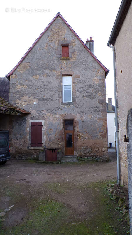 Maison à AINAY-LE-CHATEAU