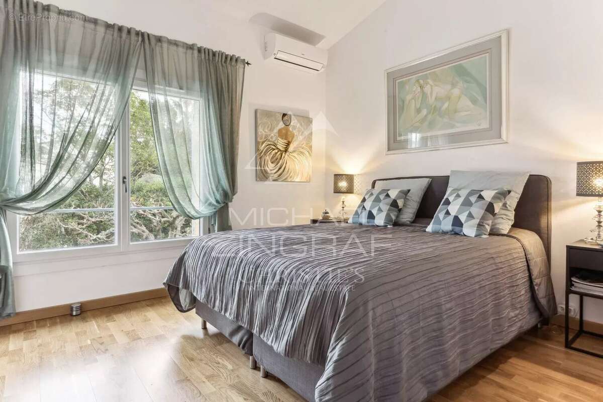 Maison à MANDELIEU-LA-NAPOULE