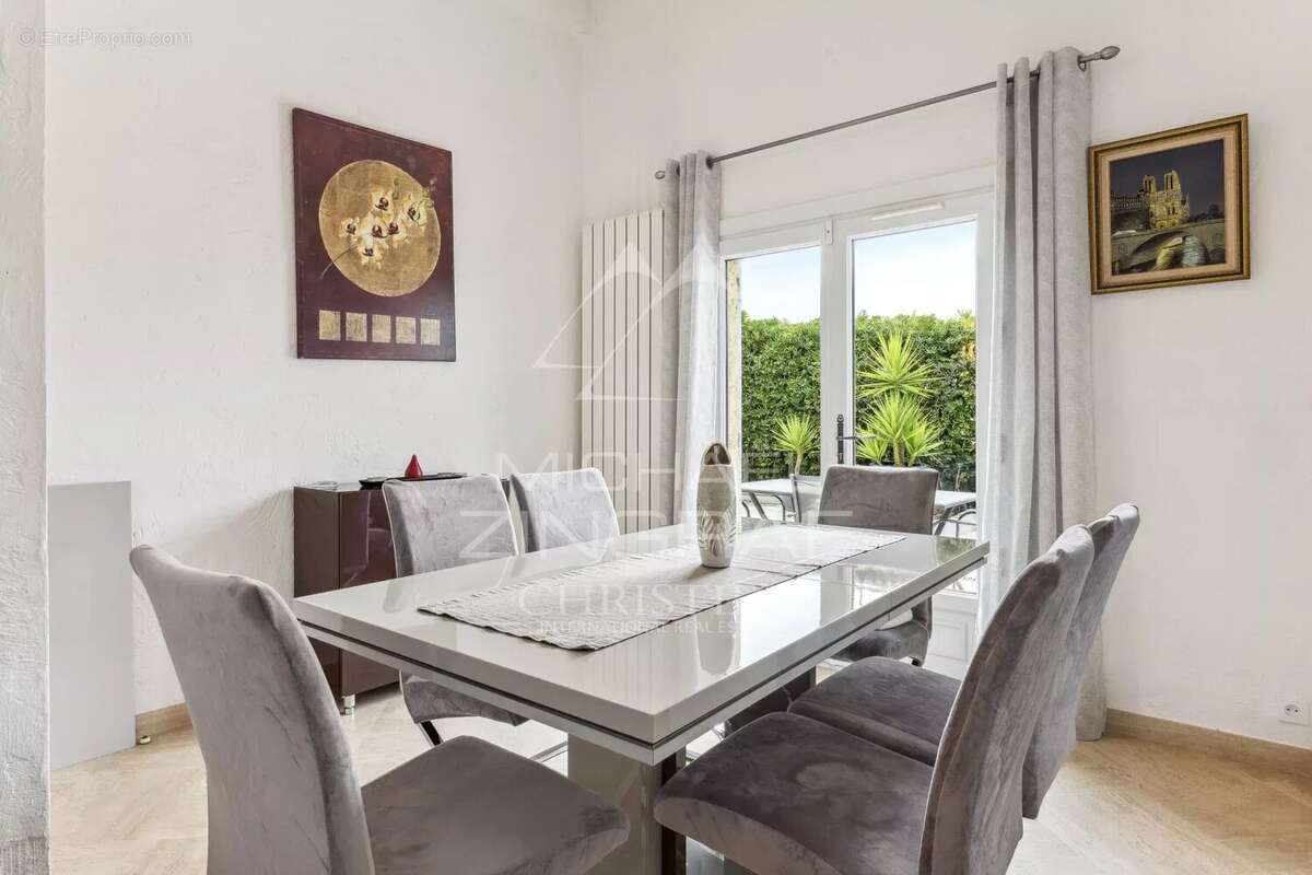 Maison à MANDELIEU-LA-NAPOULE