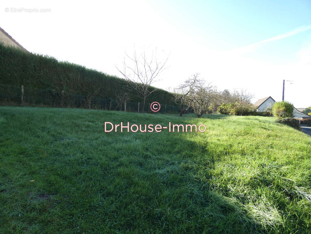 Terrain à MARIGNE-LAILLE