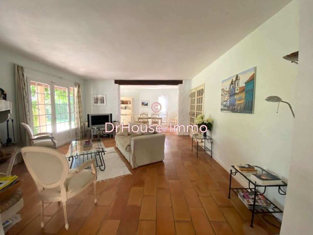 Maison à MONTAREN-ET-SAINT-MEDIERS