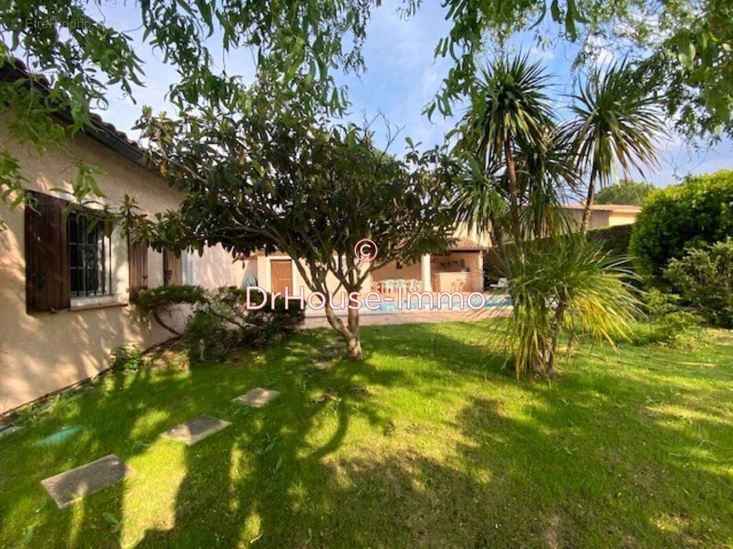 Maison à MONTAREN-ET-SAINT-MEDIERS