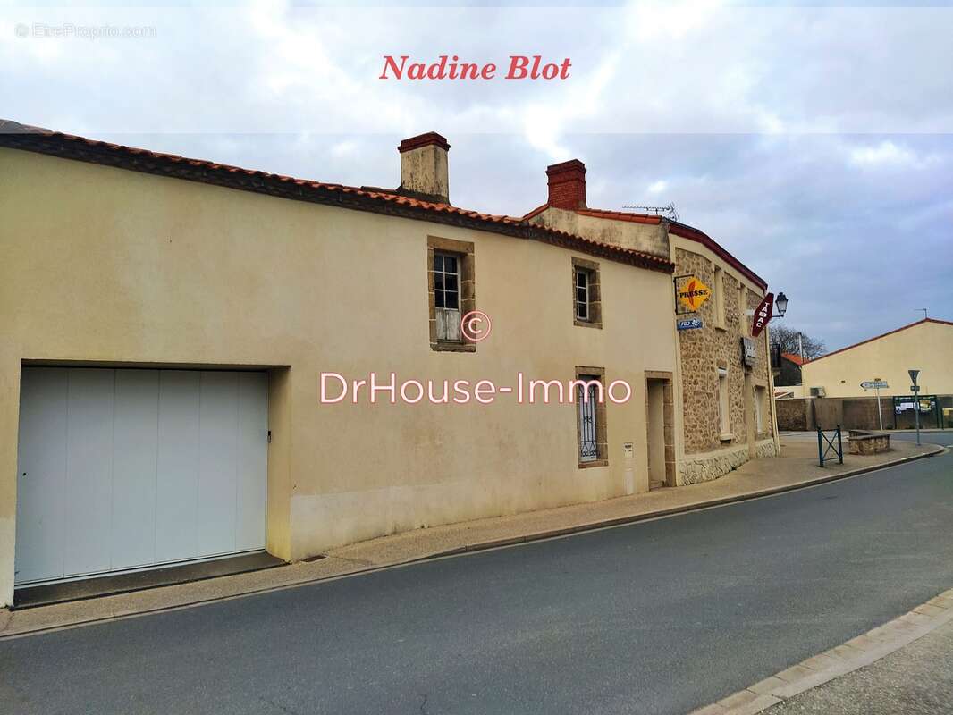 Commerce à SAINT-MARTIN-DES-TILLEULS