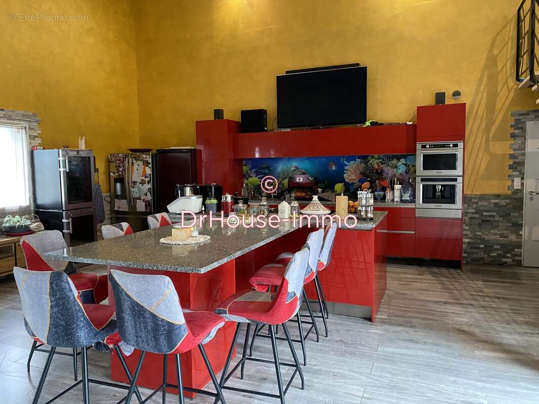 Commerce à SAUGNACQ-ET-MURET