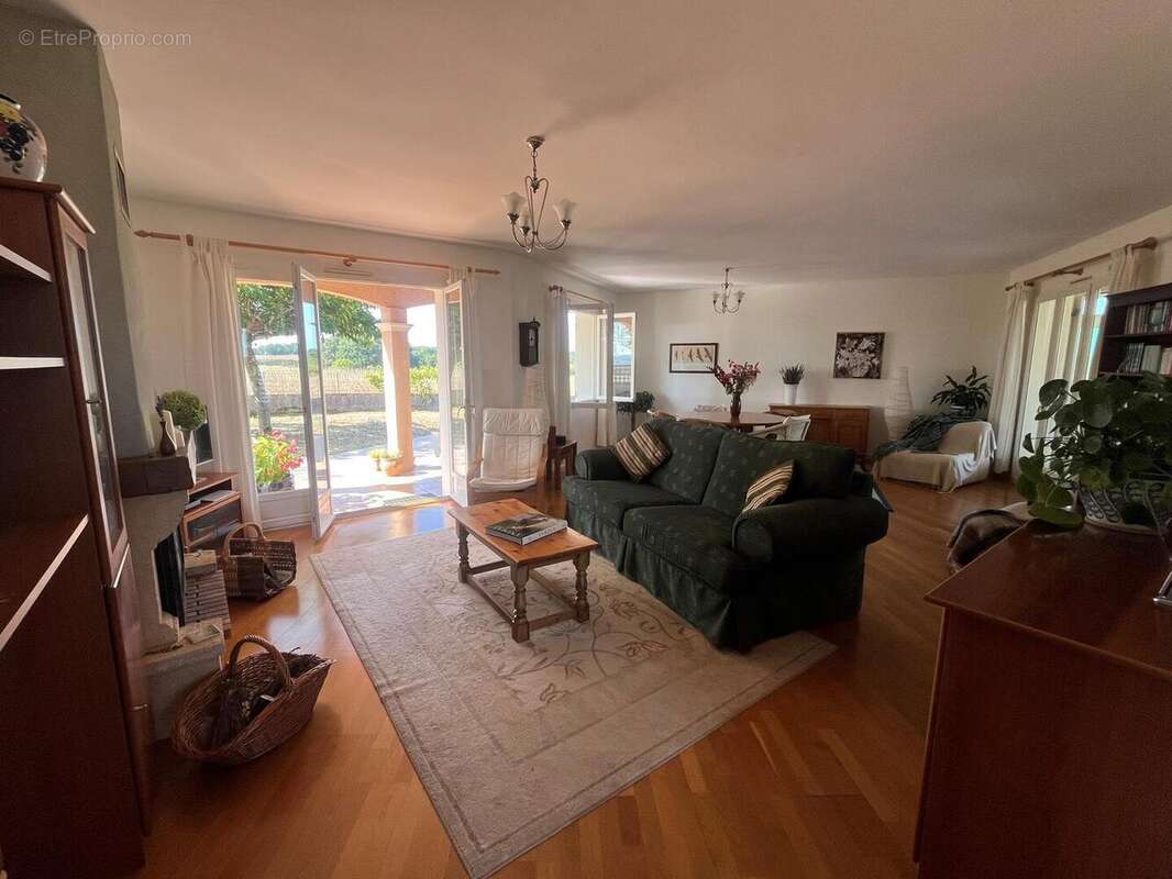 salon 3 - Maison à MIELAN