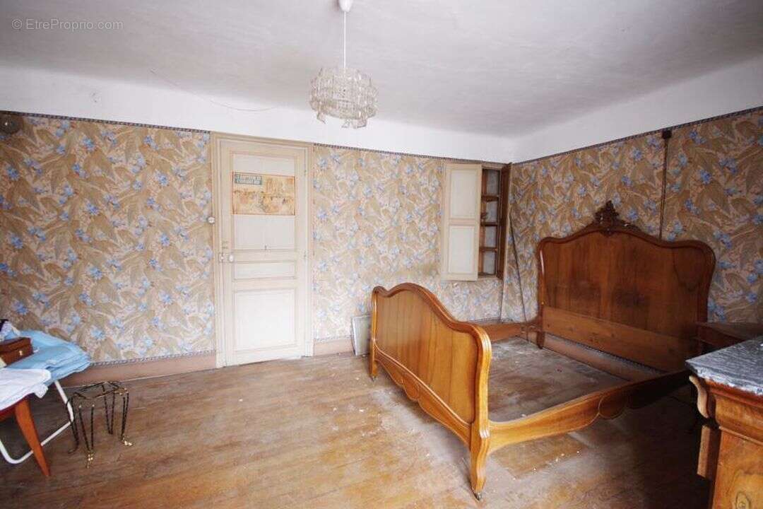 Maison à LA ROCHE-EN-BRENIL