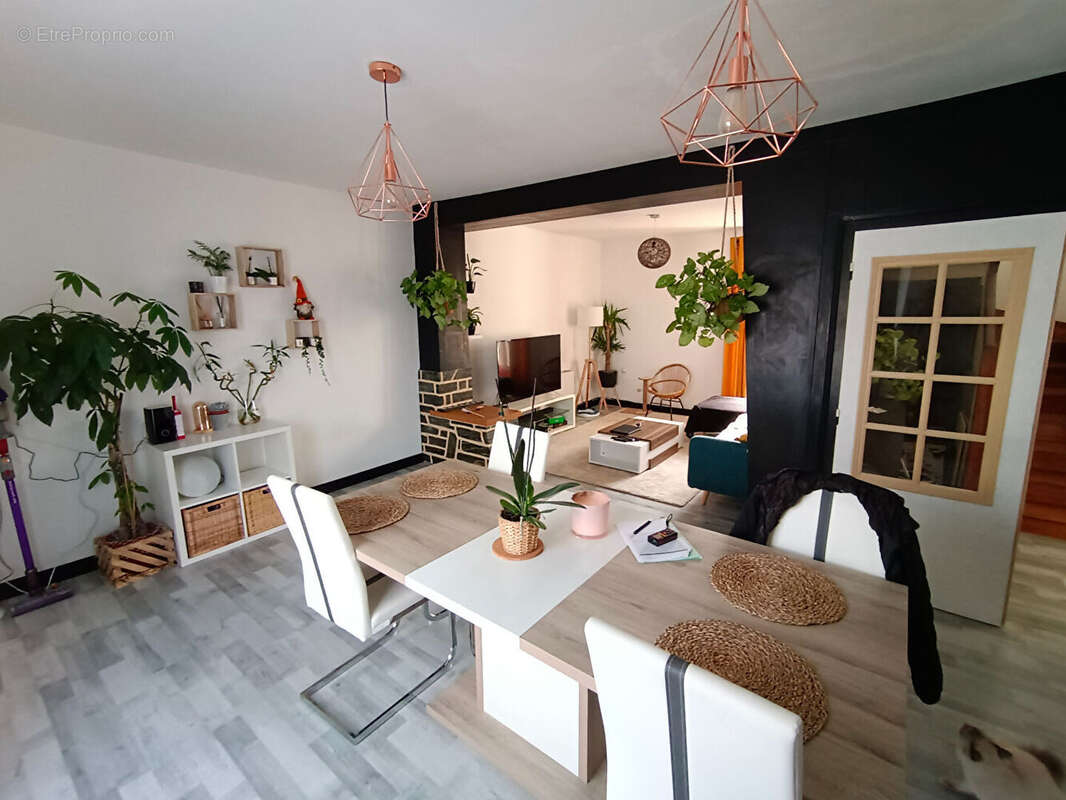 Appartement à SAINT-MARTIN-DES-CHAMPS