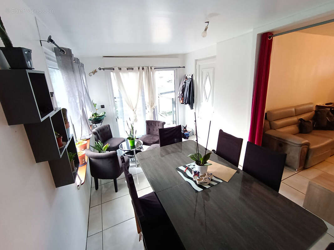 Appartement à SAINT-MARTIN-DES-CHAMPS