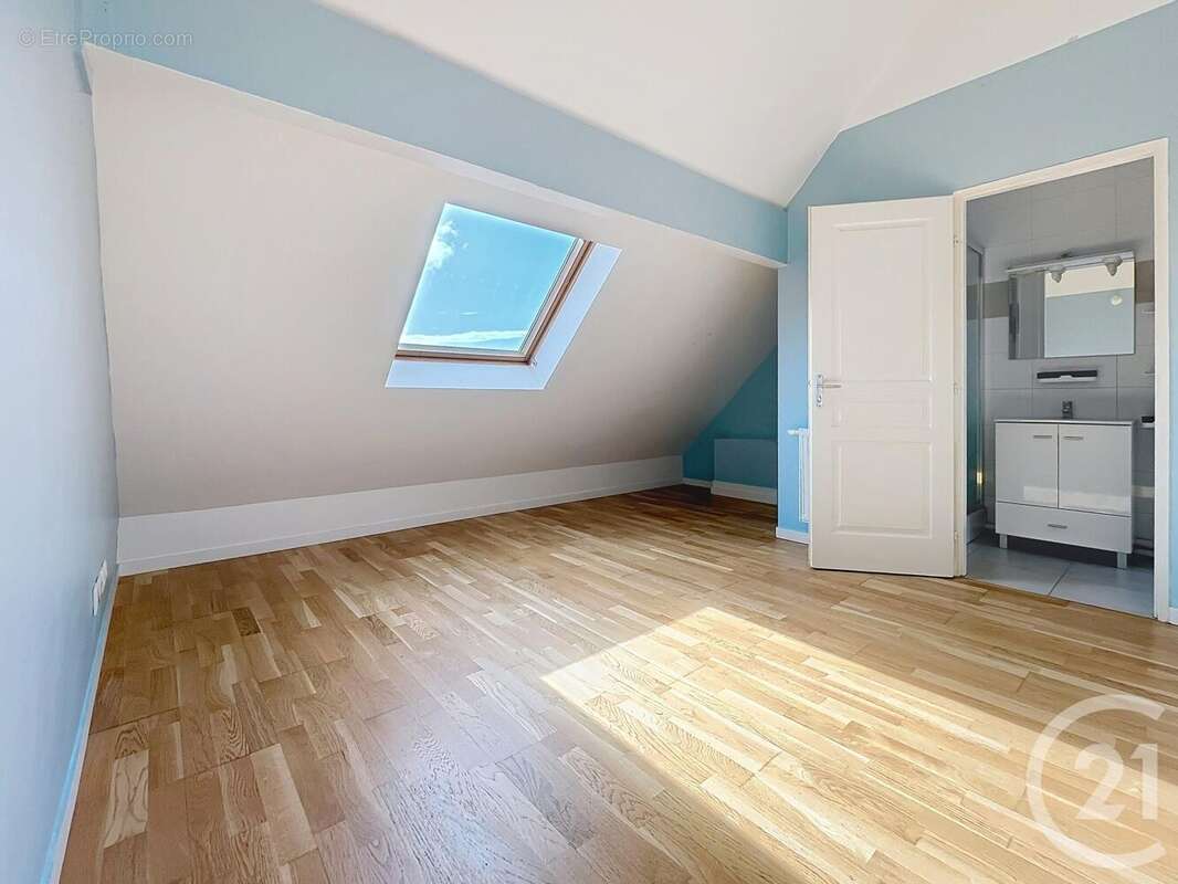 Appartement à BRIE-COMTE-ROBERT