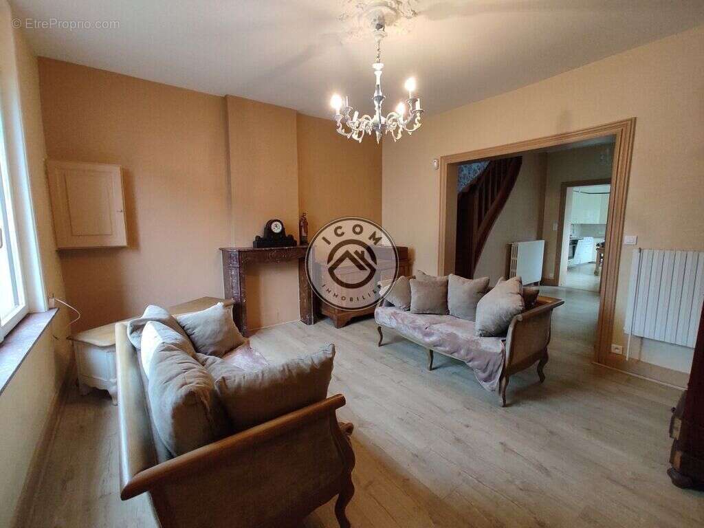 Maison à AULNOYE-AYMERIES