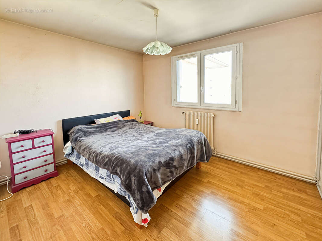 Appartement à SAINTE-GENEVIEVE-DES-BOIS