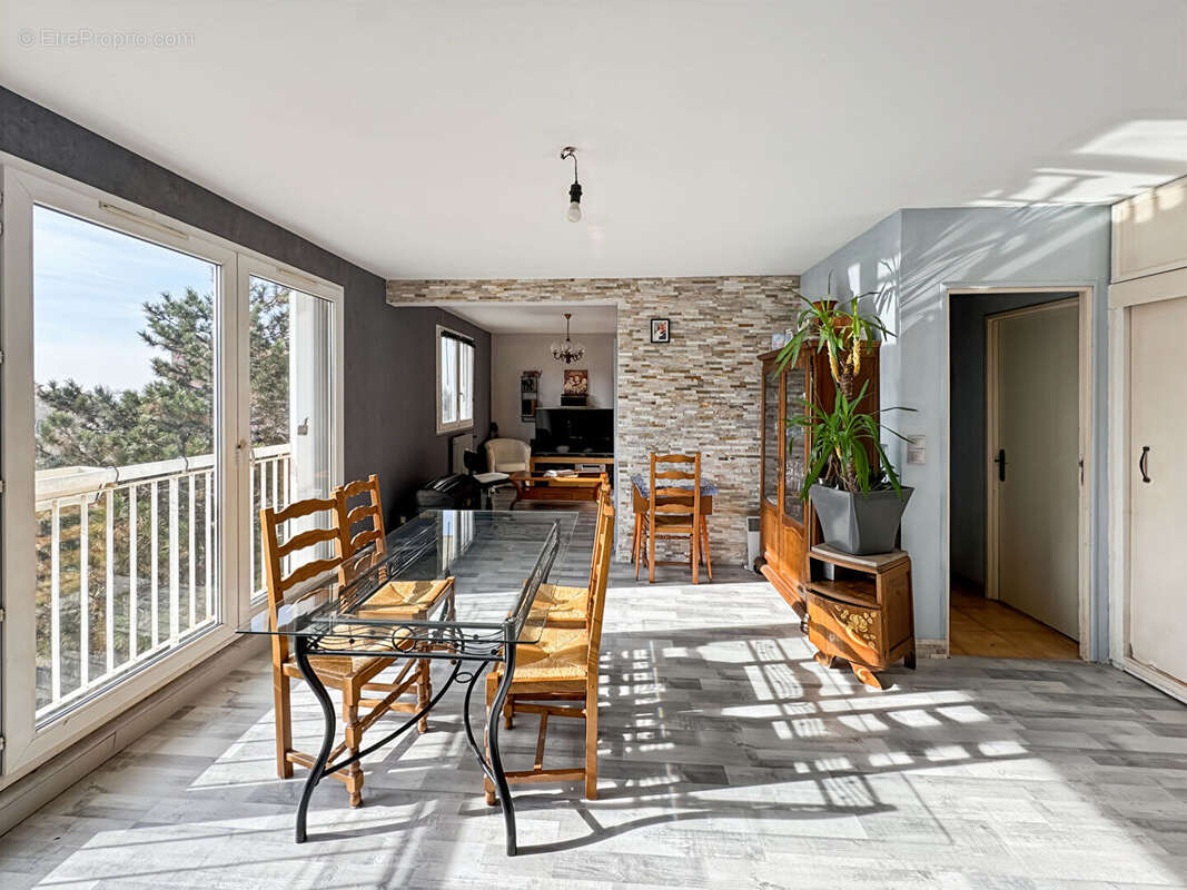 Appartement à SAINTE-GENEVIEVE-DES-BOIS