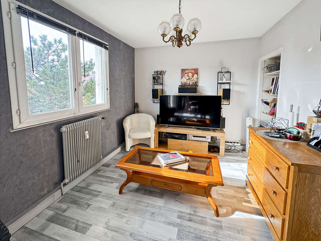 Appartement à SAINTE-GENEVIEVE-DES-BOIS